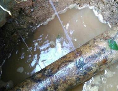 钢城楼顶渗水维修公司分享下地暖漏水的原因及检测方法。